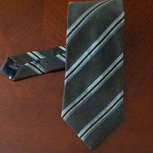 Authentic Burberry men’s tie. 100% silk.